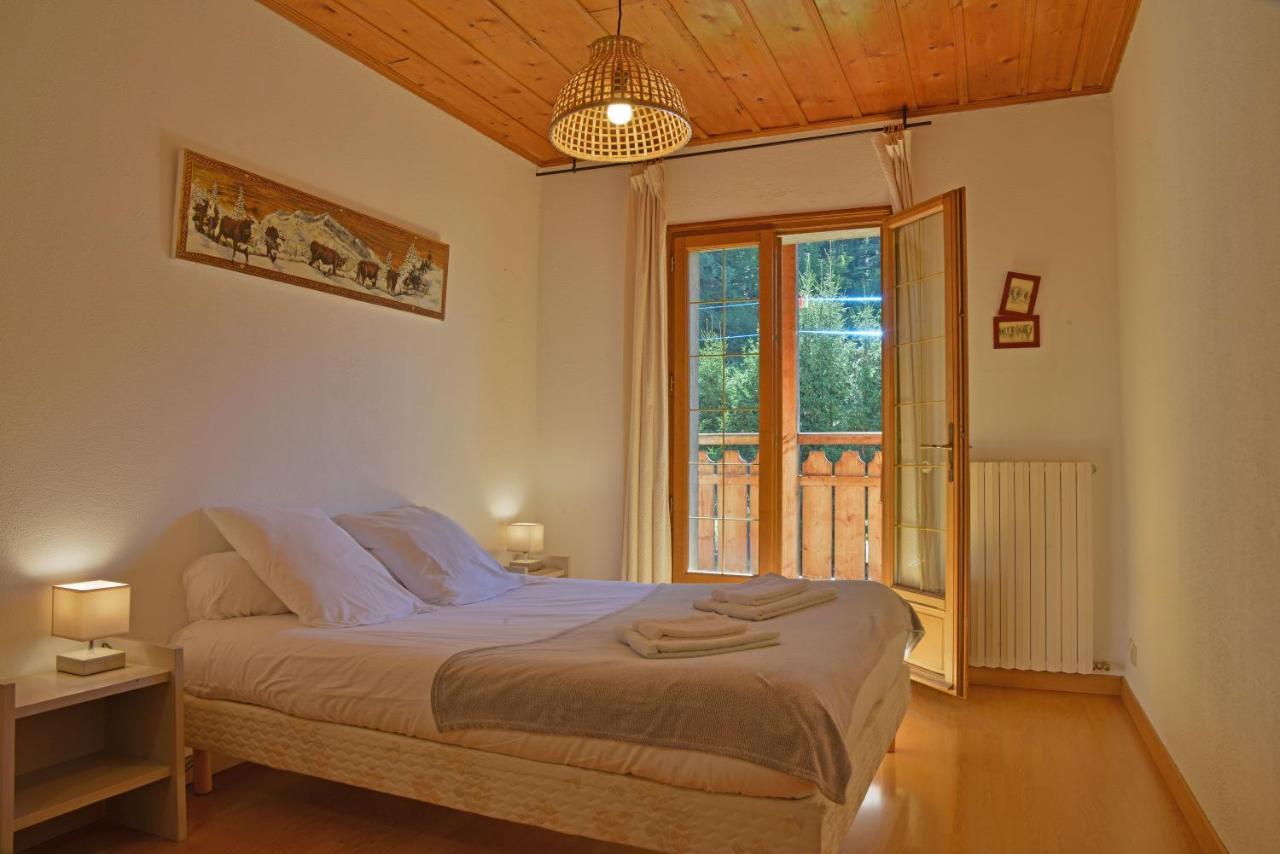 Appartement Dans Chalet 5 Chambres 130 M2 Centre Village Монрьон Экстерьер фото